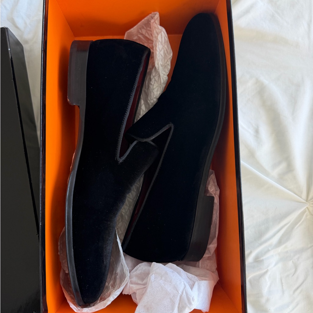 Magnanni Elegant Black Suede Slip-Ons